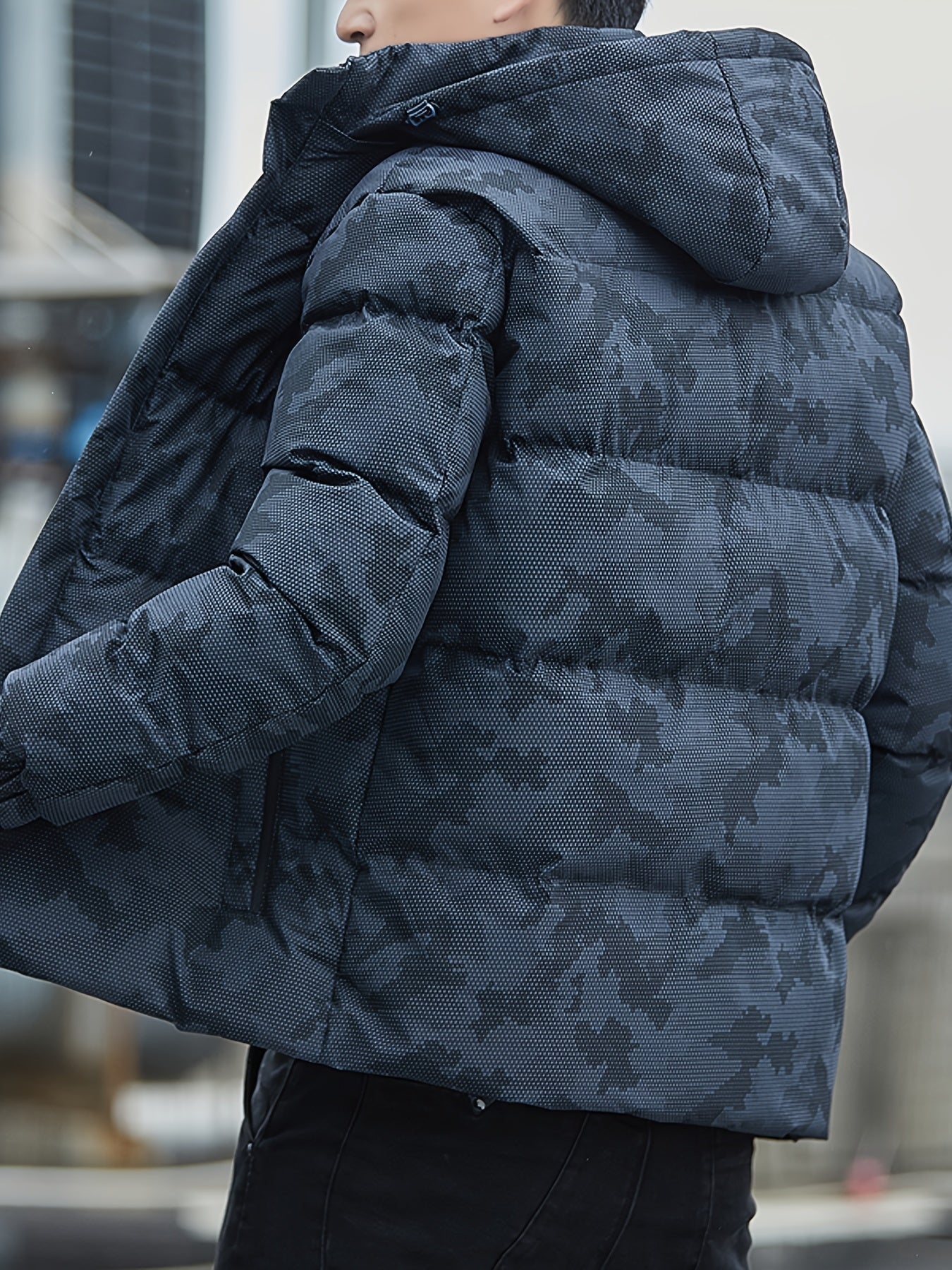 Warme Baumwoll-Steppjacke im Camouflage-Stil mit abnehmbarer Kapuze für Herren | Ideal für den Winter