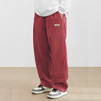 Dally - Lässig geschnittene Herrenhose im modischen Look in Rot