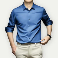 Bügel- und knitterfreie Herrenhemd im modernen Slim Fit in Blau