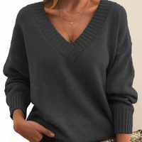 Leocadia - Eleganter Pullover mit V-Ausschnitt in Dunkelgrau