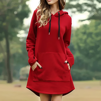 Juris - Modisches Kurzes Kleid mit Kapuze in Rot