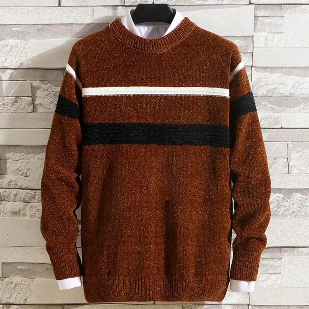 Gestrickter Pullover mit Kontraststreifen