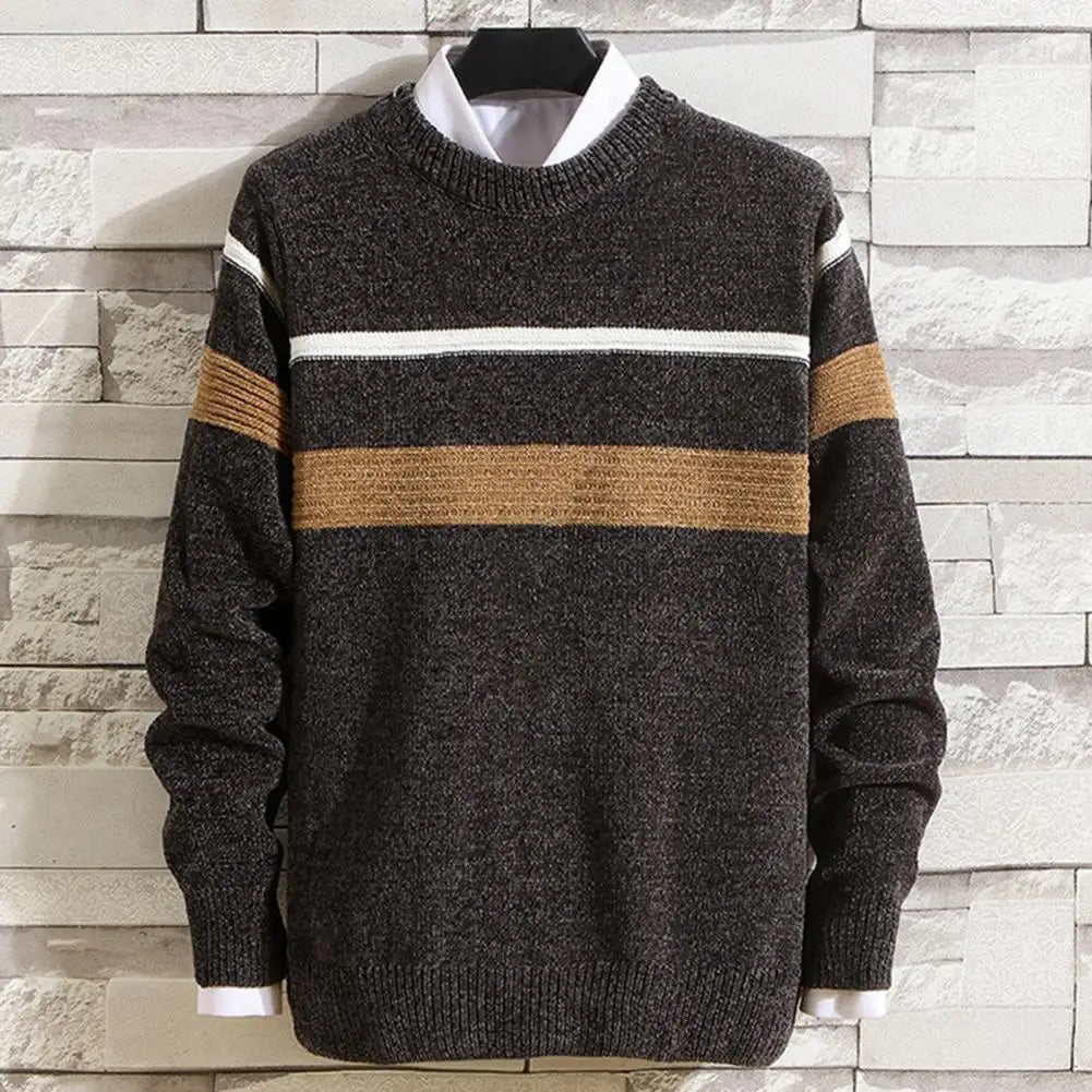 Gestrickter Pullover mit Kontraststreifen