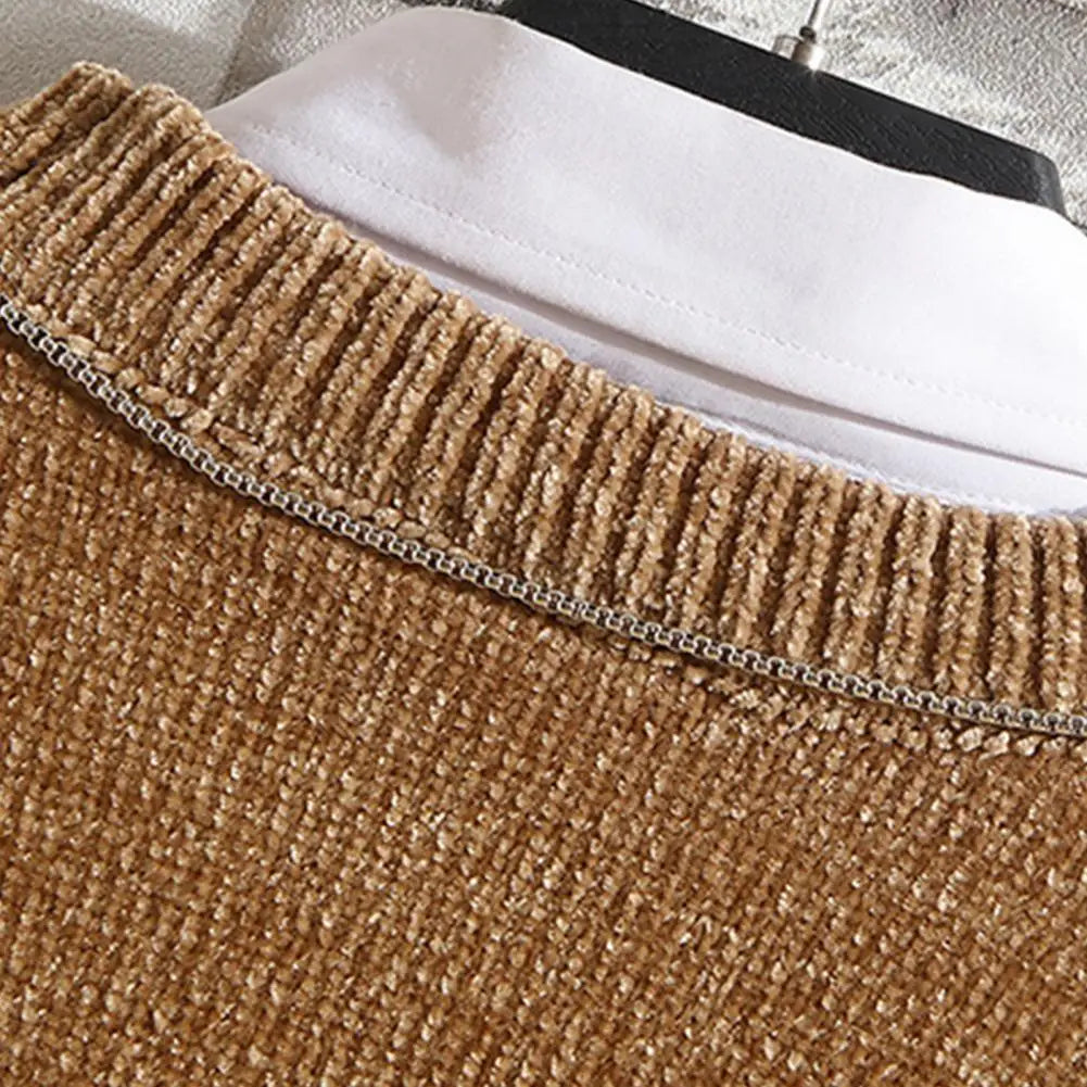 Gestrickter Pullover mit Kontraststreifen