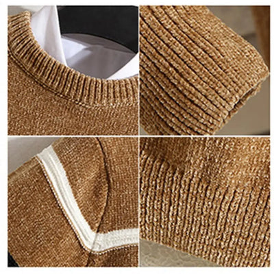 Gestrickter Pullover mit Kontraststreifen