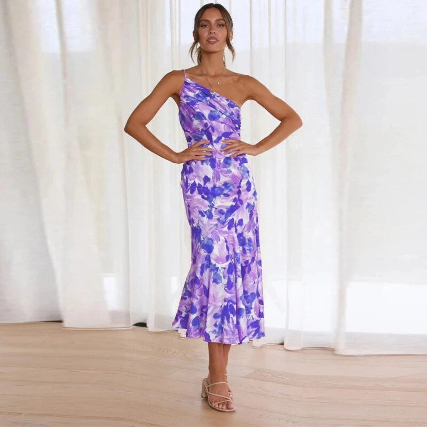 Sienna - Asymmetrisches Maxikleid mit floralem Muster für Damen