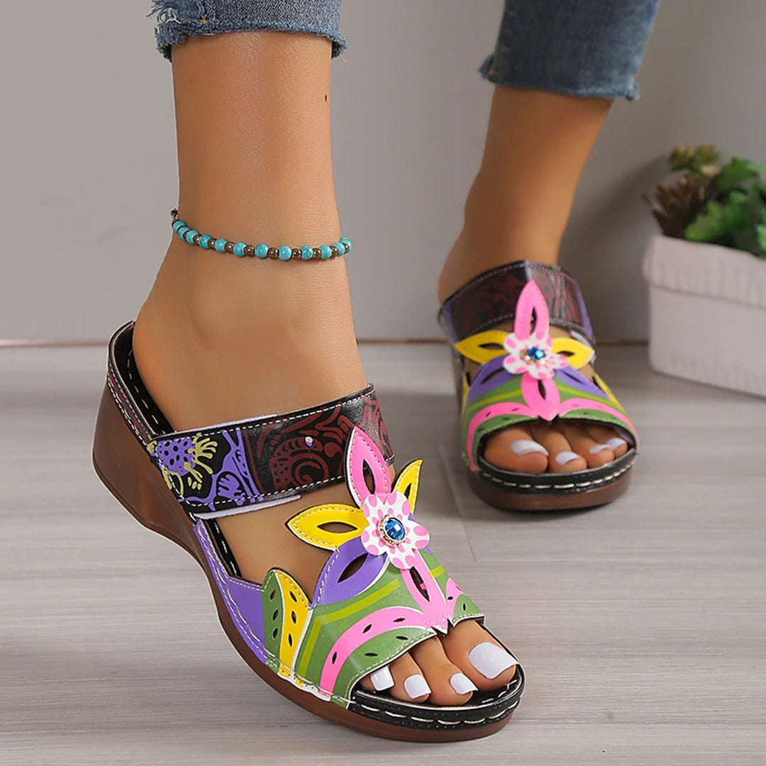 Kamari - Lebendige Sommersandalen für stilvolle Tage