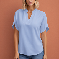Elegante luftige Bluse für Damen mit schmeichelhaftem Schnitt | Maud in Blau
