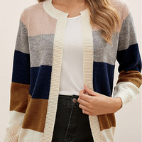 ESTER - Bequeme strickjacke in Braun blau