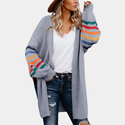 Feminine Strickjacke mit zauberhaftem Regenbogenprint