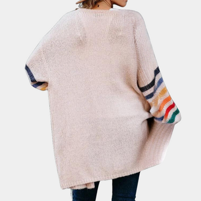Feminine Strickjacke mit zauberhaftem Regenbogenprint