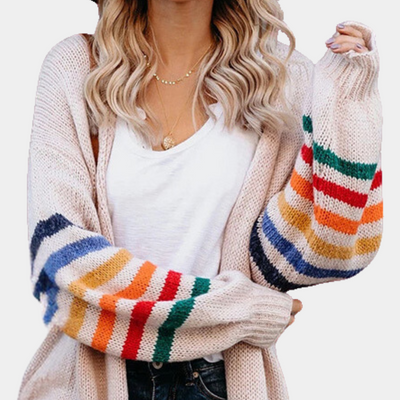 Feminine Strickjacke mit zauberhaftem Regenbogenprint