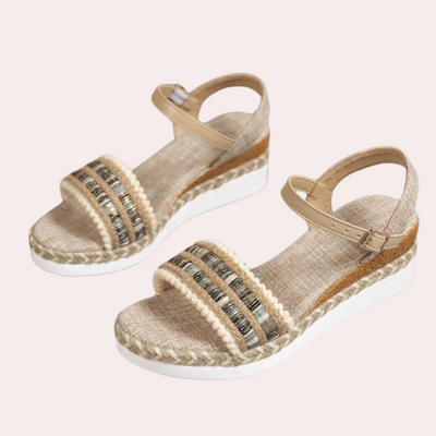 Elegante geflochtene Damensandalen mit modischem Keilabsatz