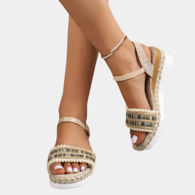 Elegante geflochtene Damensandalen mit modischem Keilabsatz