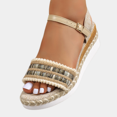 Elegante geflochtene Damensandalen mit modischem Keilabsatz