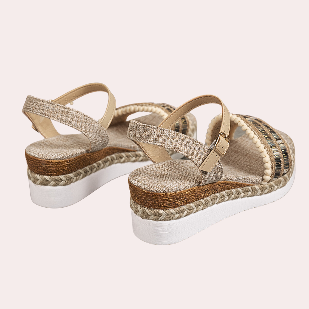 Stylische Sommer-Damensandalen mit elegantem Keilabsatz