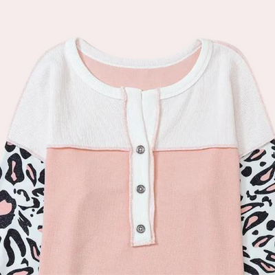 Schicker und bequemer Damenstrickpullover mit trendigem Leopardenprint