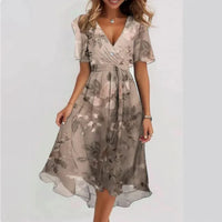 Chiffonkleid - V-Ausschnitt - Schmetterlingsärmel - Midikleid - Sommerkleid in Beige