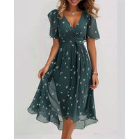 Chiffonkleid - V-Ausschnitt - Schmetterlingsärmel - Midikleid - Sommerkleid in Grün