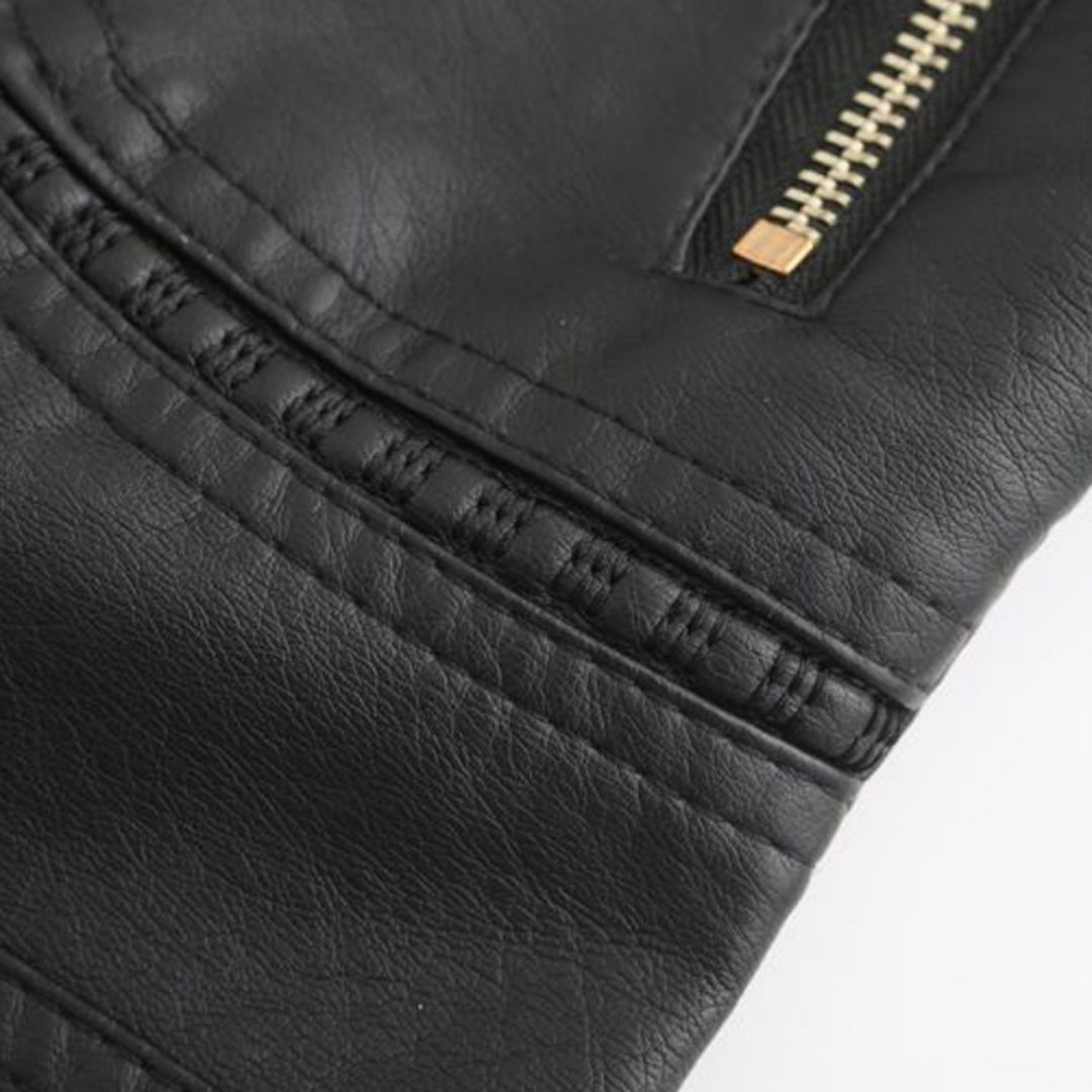 Lässige, biker-inspirierte vegane Lederjacke mit Reissverschlussdetails für Damen | Ideal für den Winter
