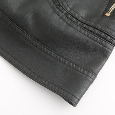 Lässige, biker-inspirierte vegane Lederjacke mit Reissverschlussdetails für Damen | Ideal für den Winter