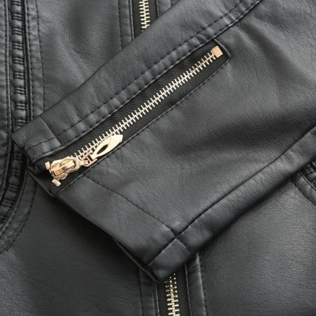 Lässige, biker-inspirierte vegane Lederjacke mit Reissverschlussdetails für Damen | Ideal für den Winter