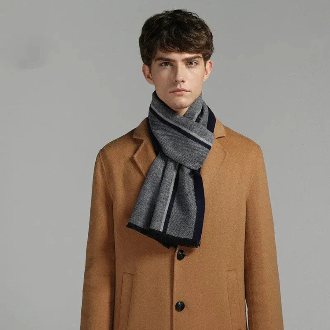 Eleganter Herrenschal für den Winter
