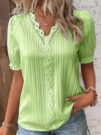 Edeltraud | Damen Kurzarm Bluse V-Ausschnitt Spitze Elegant Feminin Sommer in Grün