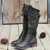 Damen Hohe Schnürstiefel im Reitstil mit robuster Profilsohle und verstellbarem Verschluss in Schwarz