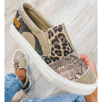 Damen Sneaker mit niedrigem Schaft und kreativem Patch-Design für Alltag und Freizeit in Khaki