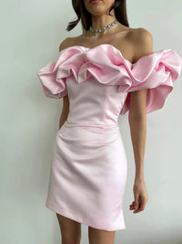 Elegantes Satinkleid mit Volant, Off-Shoulder Mini für Feste | Mirla in Rosa