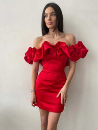 Elegantes Satinkleid mit Volant, Off-Shoulder Mini für Feste | Mirla in Rot