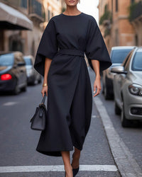 ELVIRA - Midi-Kleid mit Batwing-Ärmeln und Taillengürtel mit Wickeldetail in Schwarz