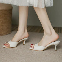 Elegante Damenschuhe mit niedrigem Absatz – Victoria in Weiß