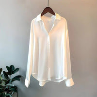 Dorothy - Satin Oversized Langarm-Hemd mit Knopfleiste in Weiß
