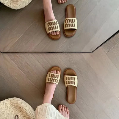 Harpy | Strukturierte Slip-On Sandalen mit Reliefdesign
