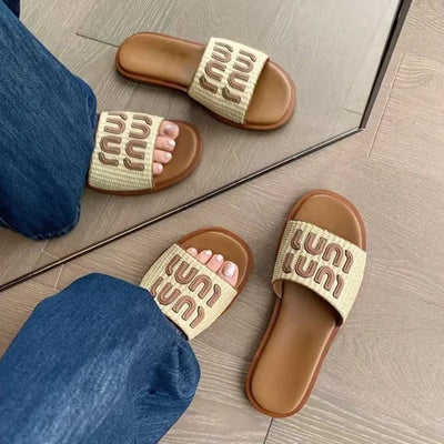 Harpy | Strukturierte Slip-On Sandalen mit Reliefdesign