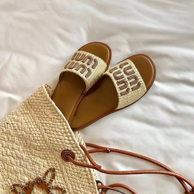 Harpy | Strukturierte Slip-On Sandalen mit Reliefdesign