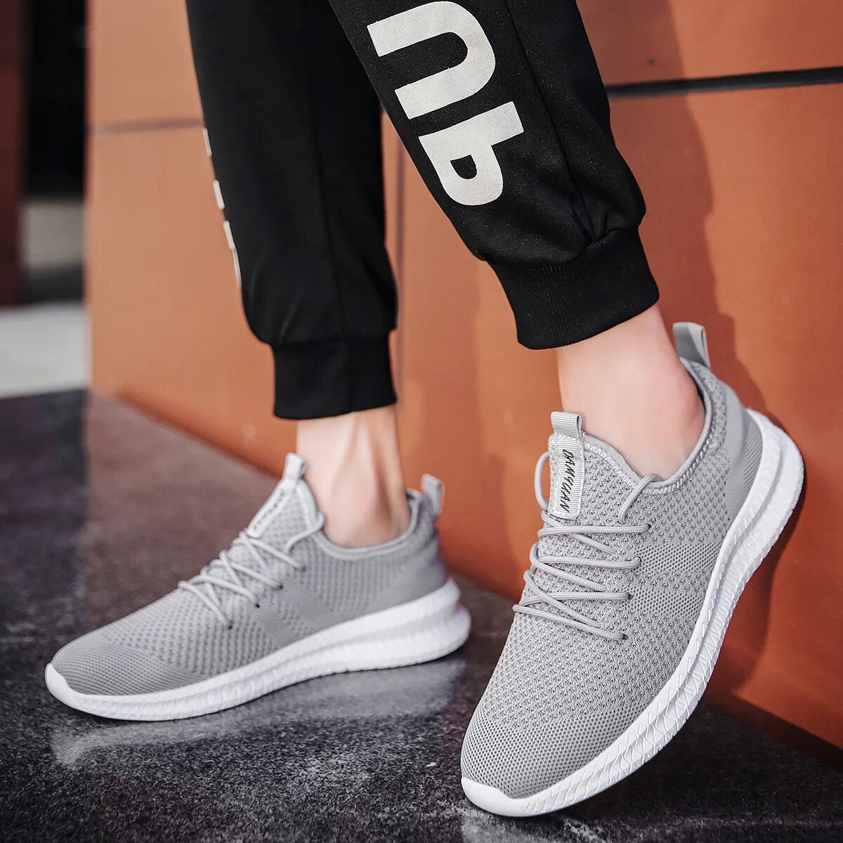 Trendy Atmungsaktive Lace Up Knit Sneakers
