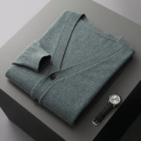 Lucian – Die stilvolle & vielseitige Herren-Strickjacke in Edles Blau