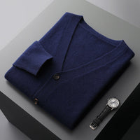 Lucian – Die stilvolle & vielseitige Herren-Strickjacke in Dunkelblau