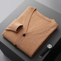 Lucian – Die stilvolle & vielseitige Herren-Strickjacke in Kamelfarbe