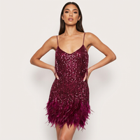 Glamouröses Pailletten-Feder-Cocktailkleid in Weinrot