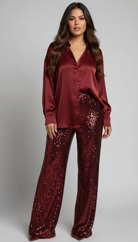 Glänzendes Damen-Set mit Bluse und weiter Hose in Rot
