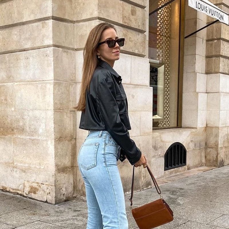 Chice, kurz geschnittene vegane Lederjacke mit Knopfdetails für Damen | Ideal für den Winter