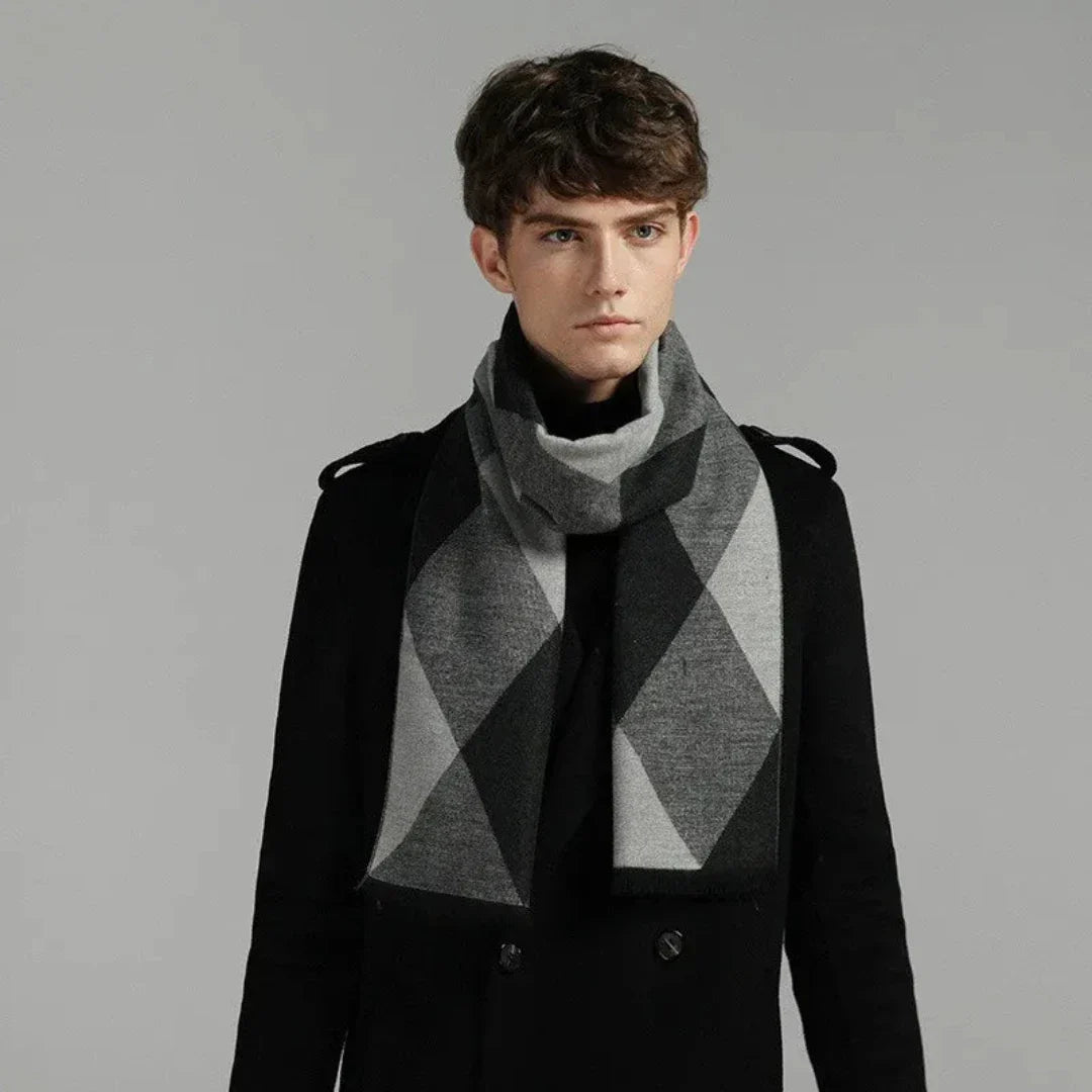 Eleganter Herrenschal für den Winter