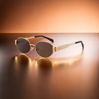 Nomi | Unisex Sonnenbrille Viral Trend Statement UV-Schutz Modern in Schwarzes Gold