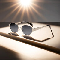 Nomi | Unisex Sonnenbrille Viral Trend Statement UV-Schutz Modern in Schwarzes Silber