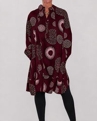 Lacie - Legeres Kleid mit Kragendetail in Rot