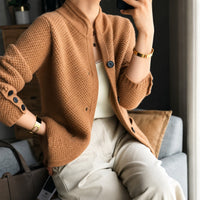 Edda - Gemütlicher Cardigan mit Knöpfen in Kamel